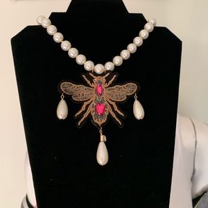 Queen Bee Statement Pearl Necklace